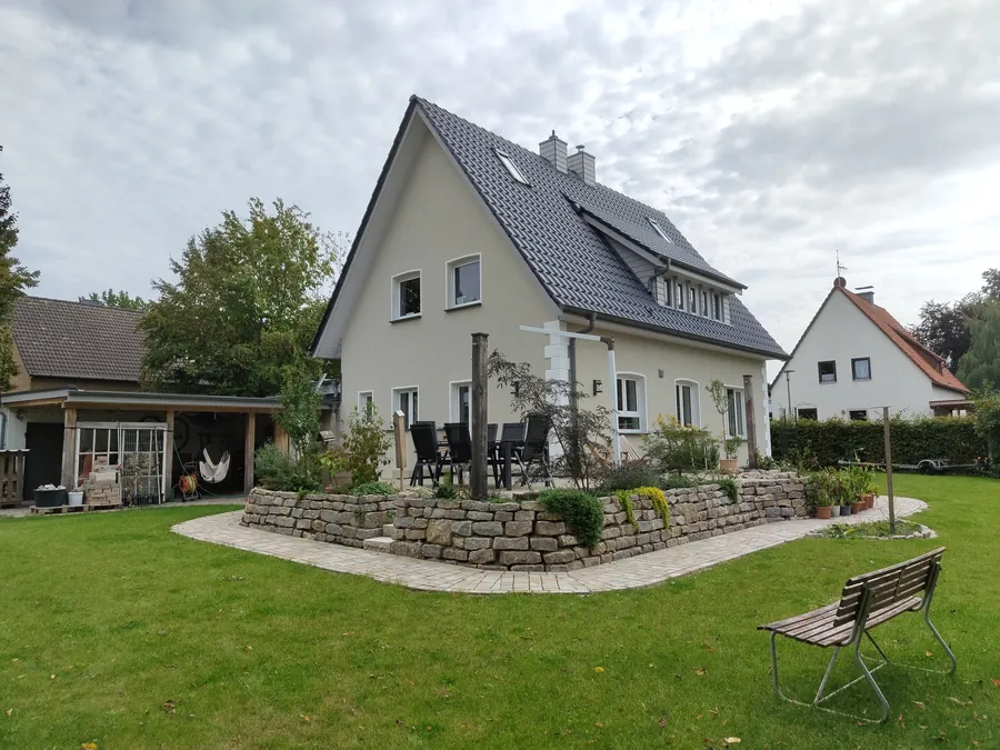 Fassade mit Bossen und Faschen